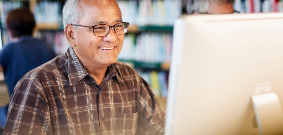 Computer and technology class for senior citizens